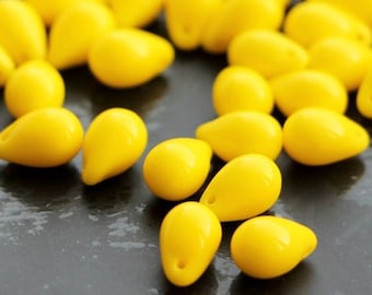 25 cuentas de cristal checo de color amarillo brillante de 6 x 9 mm, colgantes tipo lágrima de color amarillo briolette.