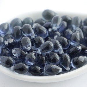 Montanablauwe tranen 9 x 6 mm (25 stuks) Tsjechische glaskralen Druppels donkerblauw Tsjechische briolette denimblauw diep 6 x 9 mm