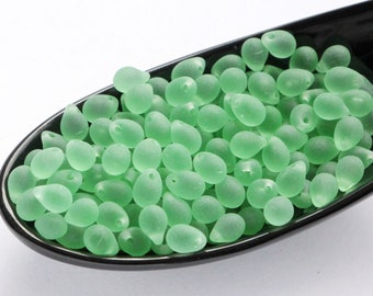 25pcs Matte Green Teardrops 5x7mm Czech Glass Drop Beads Teardrops Green Frosted Tiny Briolette Beads