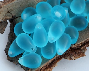 25 Stück 6 x 9 mm matt aqua blaue böhmische Glastropfen, matt aquamarinblaue briolette Seaglass Beads