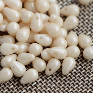 50pcs beige 4x6mm White Champagne Czech Glass Beads Tiny Drops Tear Drops small briolette cream teardrops
