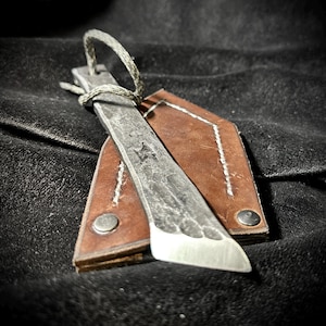 Cuchillo Kiridashi forjado a mano, rústico: acero 5160 con funda de cuero - para diestros imagen 1
