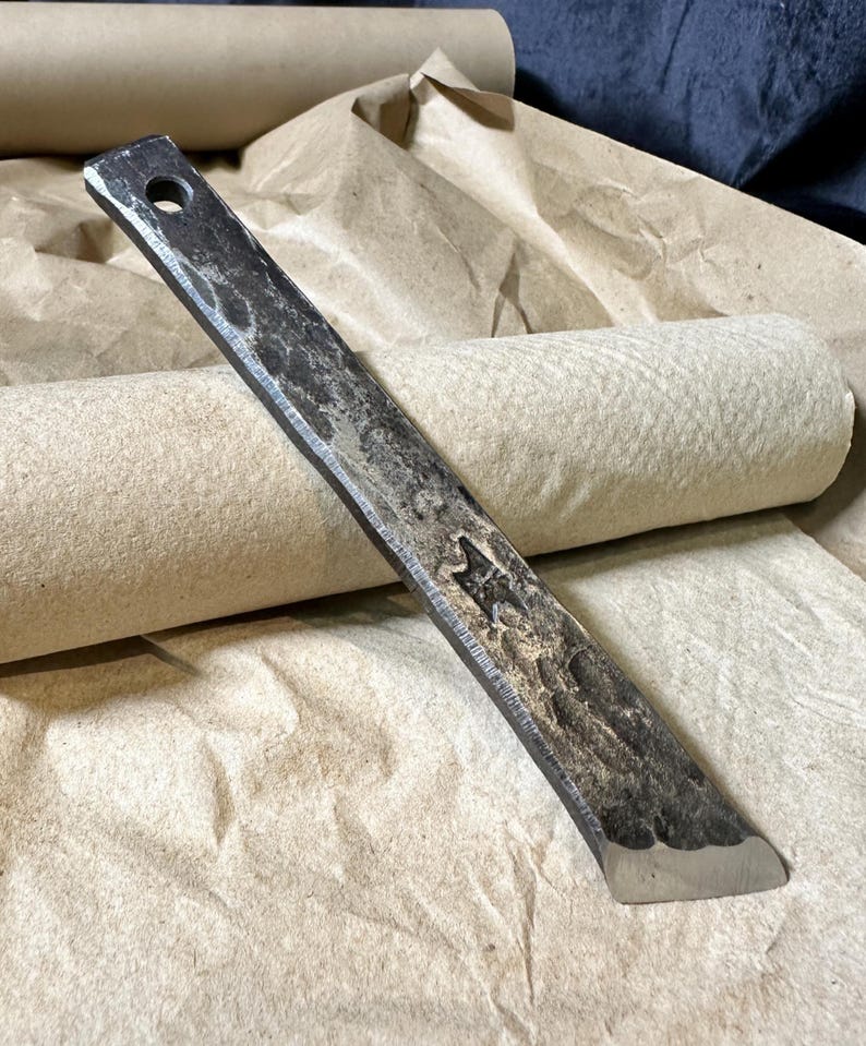 Cuchillo Kiridashi forjado a mano, rústico: acero 5160 con funda de cuero - para diestros imagen 5