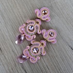 Pendientes de soutache rosa: pendientes largos de clip con cristales