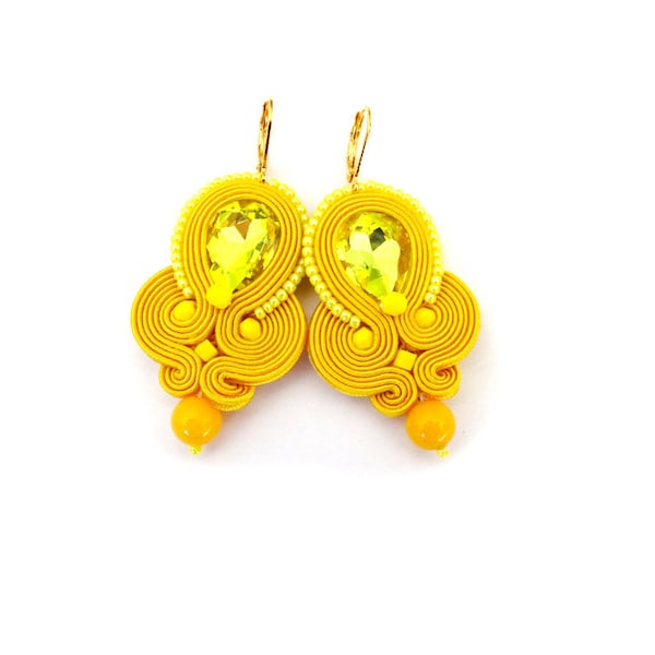 boucles d'oreilles jaune vif, boucles d'oreilles soutache faites à la main avec cristaux, boucles d'oreilles pierre de naissance jade