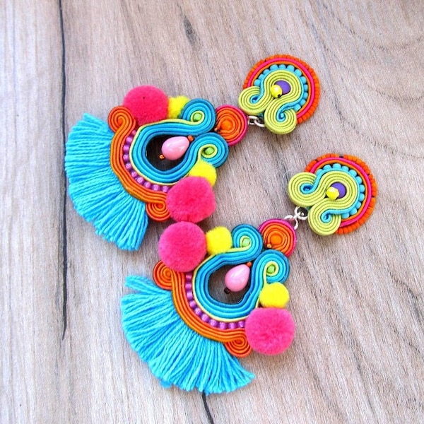 Lange Quasten Ohrringe, bunte Soutache Ohrringe, Tribal Schmuck, Statement Ohrringe mit Pompoms,