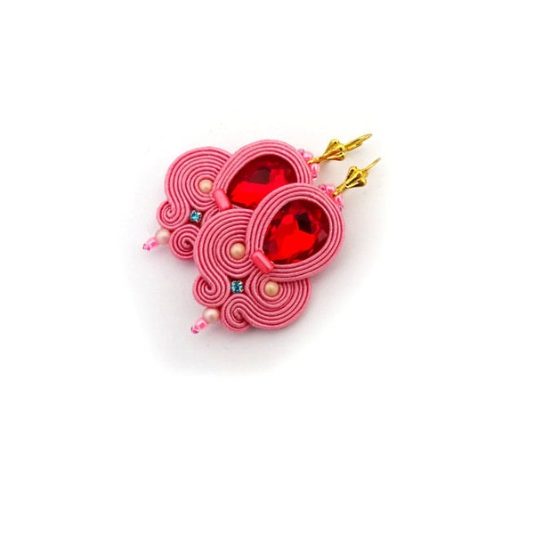 Roze bungelende oorbellen, felrode oorbellen, kristallen oorbellen, roze en rode soutache oorbellen