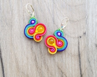 Boucles d’oreilles Rainbow Dangle, Boucles d’oreilles Soutache colorées, Bijoux perlés faits à la main, Boucles d’oreilles arc-en-ciel, Boucles d’oreilles colorées, Boucles d’oreilles pendantes