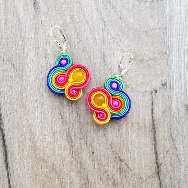 Pendientes colgantes arco iris, pendientes soutache coloridos, joyas de cuentas hechas a mano, pendientes de arco iris, pendientes coloridos, pendientes colgantes