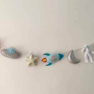 Guirnalda espacial de fieltro, banderines, cohetes, planetas, astronautas, estrellas, decoración para guardería, decoración para fiesta de cumpleaños,