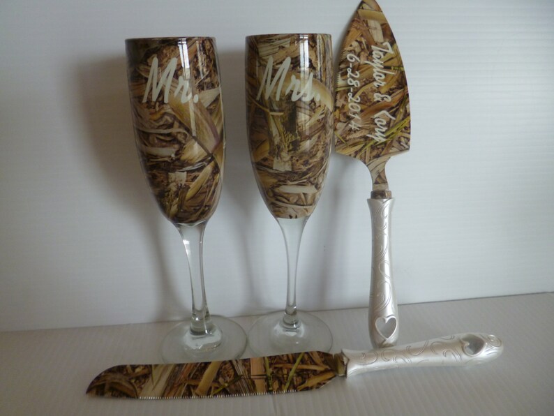 Personalized Camo Champagne Flutes And Wedding Serving Set For Rustic Wedding In Wetland Long Leaf Fatal Flight Camo Cake Servers Knives Serving Dining