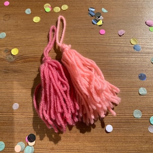 Pendentif cartable, cadeau de rentrée scolaire, écolier, pendentif cône d'école fille pendentif cône d'école, tons roses pompons décoration Milla Louise