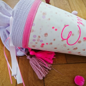 Cône d'école rentrée scolaire tissu rentrée scolaire pastel fille rose fluo inscription scolaire mousseline lilas arc-en-ciel nom cartable ABC Milla Louise