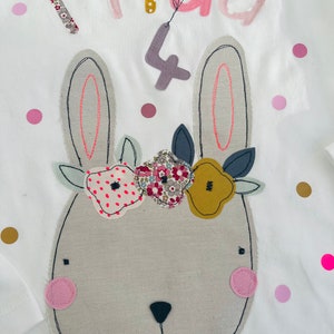 Geburtstagsshirt Kinder,Geburtstagsshirt,Shirt für Mädchen,Shirt mit Name,Shirt mit Zahl, Shirt Hase, Shirt Geburtstag, Hasenshirt, bunny Bild 2