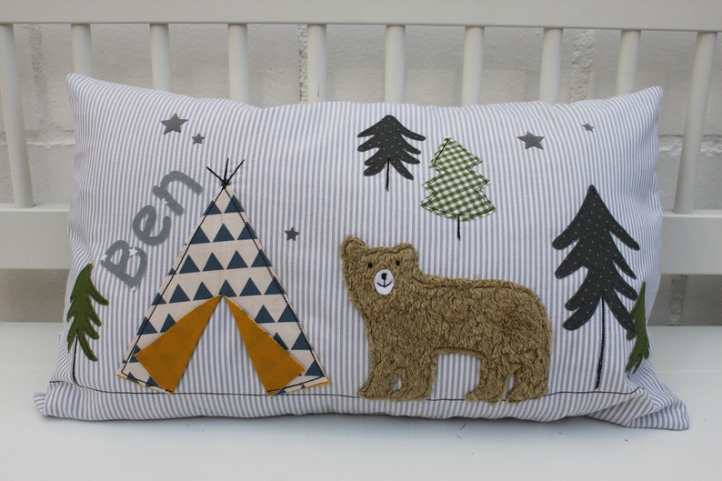 Kissen mit Namen Kissenbezug Kissen Geburt Baby Kissenhülle Kissen personalisiert Tipi Bär Kuschelkissen Kinderkissen Babykissen Bild 1