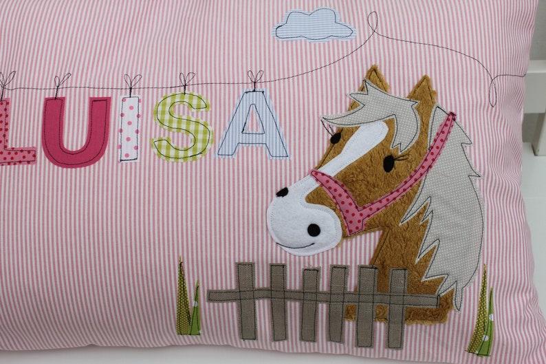 Kissen mit Namen Kissenbezug Kissen Geburt Baby Kissenhülle Kissen personalisiert Pferd Pony Kuschelkissen Kinderkissen Babykissen Bild 3