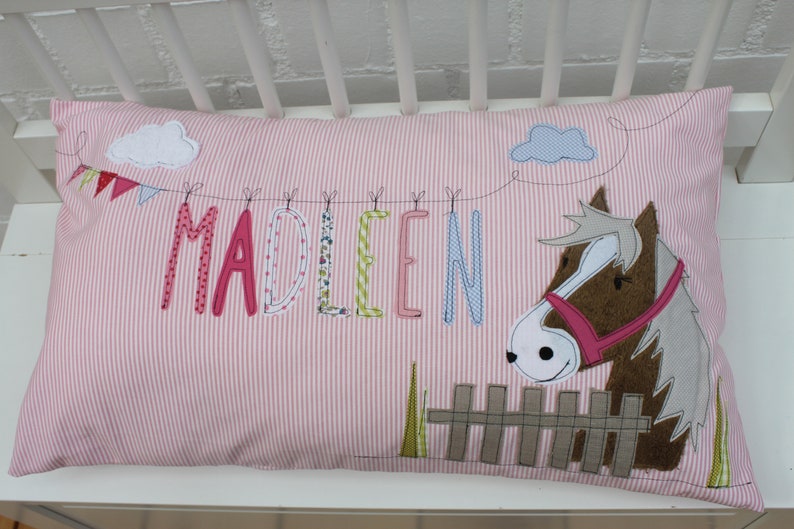 Kissen mit Namen Kissenbezug Kissen Geburt Baby Kissenhülle Kissen personalisiert Pferd Pony Kuschelkissen Kinderkissen Babykissen Bild 2