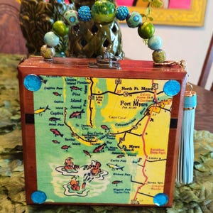 Vintage Ft. Myers Beaches Map Cigar Box Geldbörse, Sanibel, Captiva, Pine Island, Snow Birds, gefüttert, Crossbody-Option, Humadorables by Susan