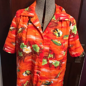 Vintage Royal Hawaiian Ladies Hawaiian Shirt Small/Medium - MINT!