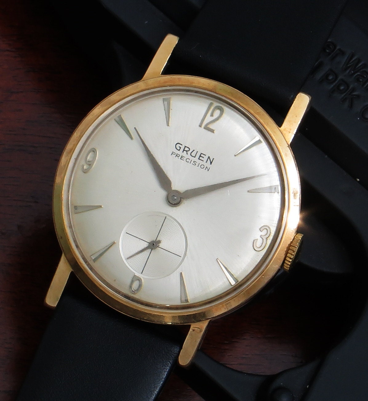 James Bond 007 Gold Gruen Precision 