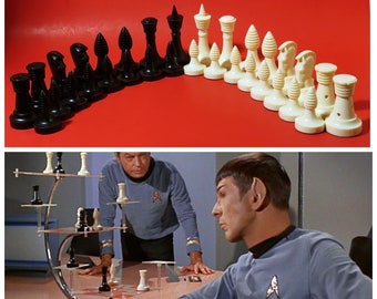 Vintage 1994 Star Trek Tridimensional Chess Set 