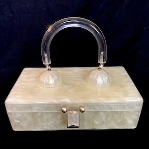 LARGE Vintage 1950&#39;s White Pearlescent Marbled Lucite Rectangular Box Bag w/ Scalloped Domes + Clear Lucite Handle