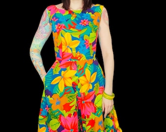 Rara tuta/rotolo vintage anni '60 in cotone con stampa floreale tropicale hawaiana Tiki colorata di Waltah Clarke - taglia S