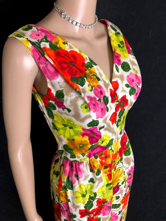 Vintage Early 1960's SAKS 5TH AVE Bright Floral Cotton Linen Hourglass Wiggle Dress - size Small XS Vintage Early 1960's SAKS 5TH AVE Bright Floral Cotton Linen Hourglass Wiggle Dress - size Small XS