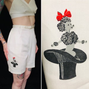 Bermudas de algodón blanco con cintura alta y estampado novedoso de caniche vintage con sombrero de copa de los años 50 (talla pequeña y mediana)