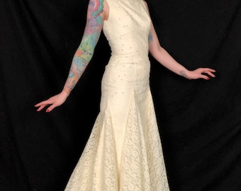 Vintage Early 1960's Ivory Lace Hourglass Mermaid Hem Gown w/ Prong Set Rhinestones by Emma Domb - Wedding / Bridal - size Small Medium
