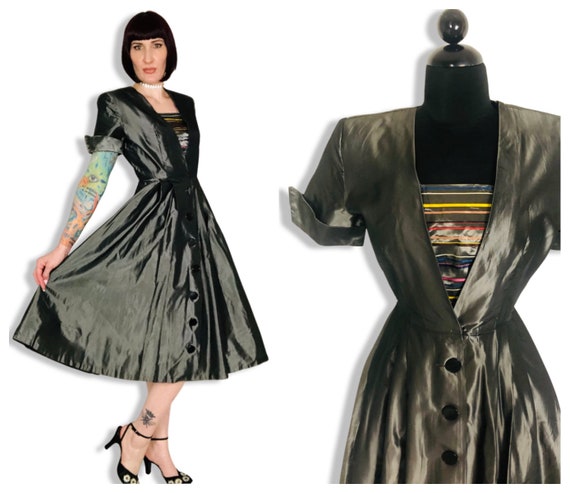 Vintage 1940's Silver Grey Sharkskin Taffeta Fit … - image 1