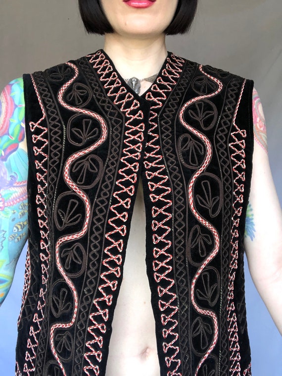 Antique Inspired 1960's Black Velvet Ottoman Vest… - image 7