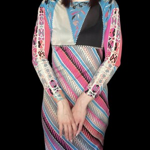 dress in floral and abstract geometric printed silk jersey Vintage Black geometric print patterned clothes