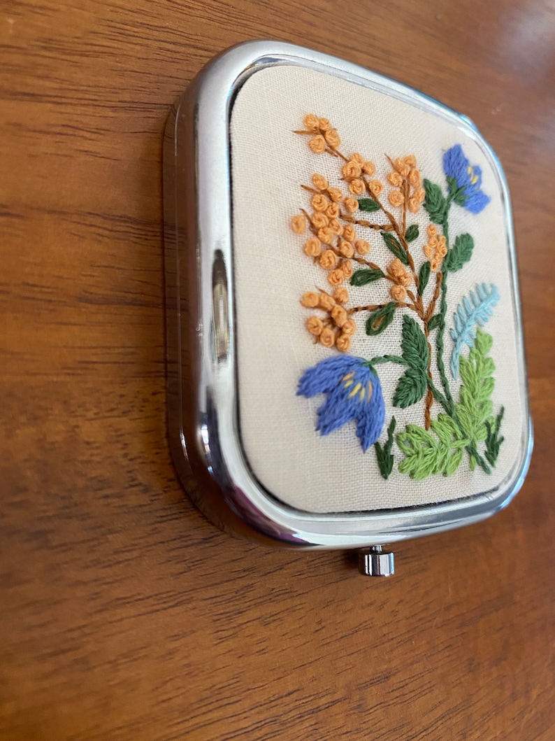 Floral Compact Mirror hand embroidered, whimsical, flowers, garden, bouquet image 3