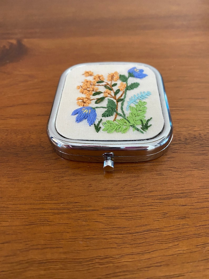 Floral Compact Mirror hand embroidered, whimsical, flowers, garden, bouquet image 2