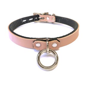 Roze leren dagkraag | O-ring choker ketting voor onderdanige discreet afsluitbaar