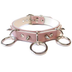 Roze leren o-ring choker ketting | 3 D&O-ringen + spikes | punk kraag