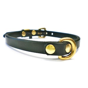 Day Collar in Latigo Leather for slave sub | Small Solid Brass Dee D-Ring for leash | simple submissive 24/7 choker 1/2&quot;