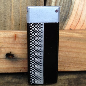 Vintage black PINNACLE butane lighter made in Japan