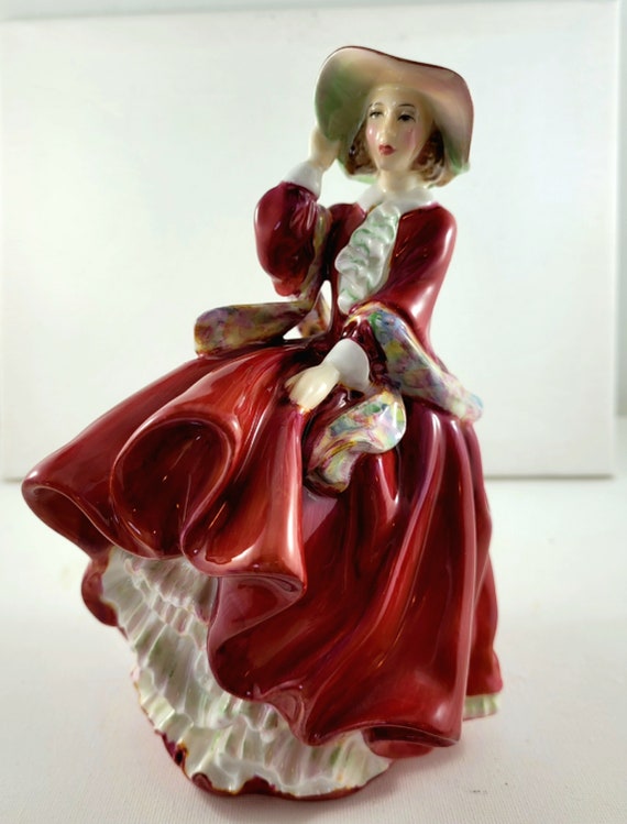ロイヤルドルトン Top o'the hill フィギュリン 置物 陶器　人形 Top O' The Hill HN1834 – Royal Doulton Figurine – Seaway