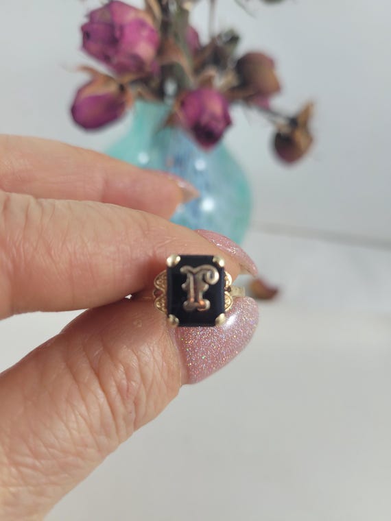 Vintage 10kt Ladies Signet Initial R on Rectangle Cut Black Onyx
