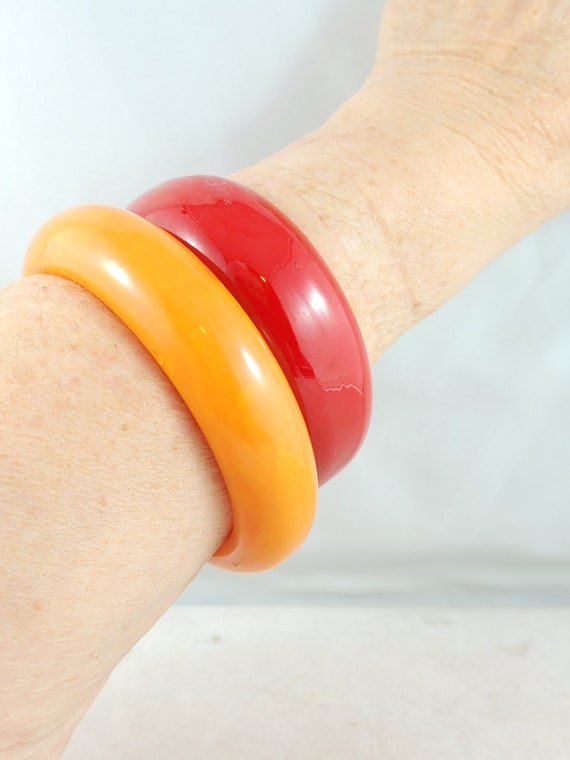 Two Bakelite Bangles Vintage Two Large  Bakelite … - image 5