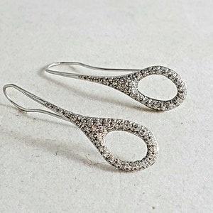 Pendientes colgantes de diamantes auténticos de Gucci de 18 quilates. Pendientes colgantes vintage de oro blanco de 18 quilates y diamantes pavé. Regalo de Navidad firmado para ella.