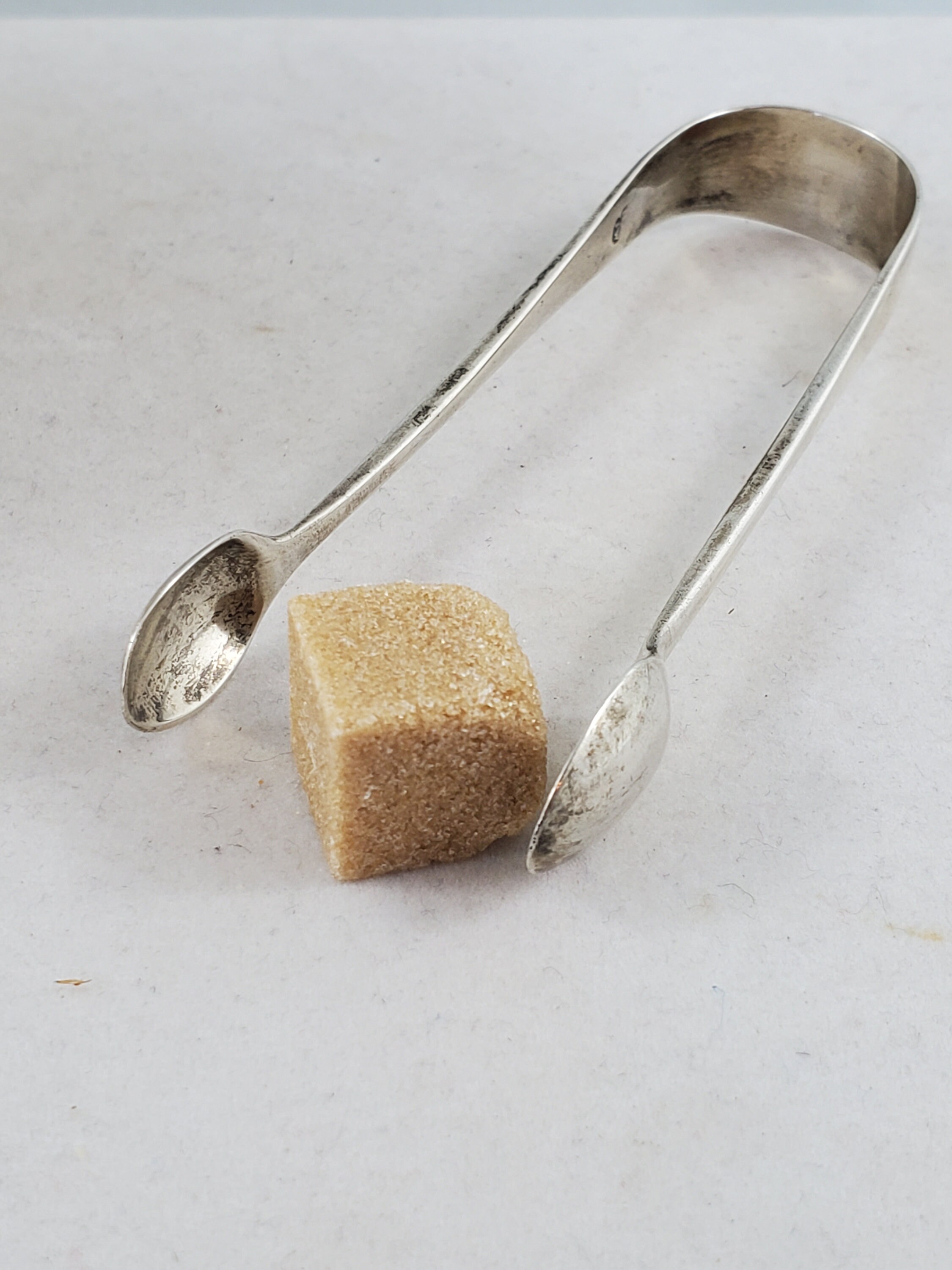 スターリングシルバー　シュガートング　アンティーク品 フランス製アンティーク獣足シュガートング優雅