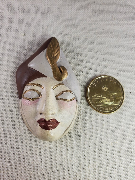 A Collection of 4 Vintage Eclectic Brooches Indiv… - image 3