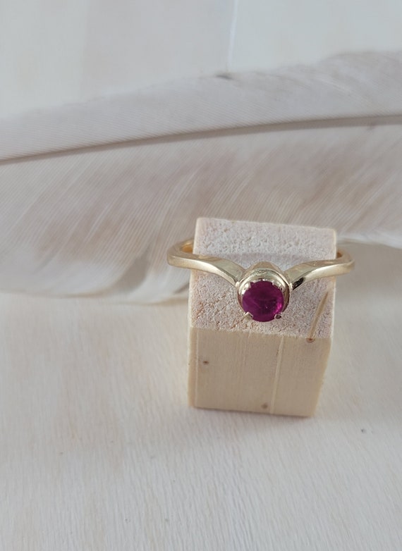 14Kt Ruby Ring Vintage Dainty 14Kt Yellow Gold and