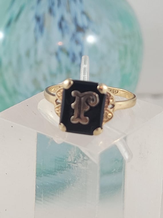 Vintage 10Kt Ladies Signet Initial R on Rectangle Cut Black Onyx ring Size 6