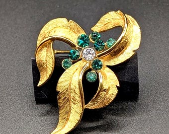 Vintage Trifari Emerald Green and Clear Rhinestone Leaves Brooch Pin