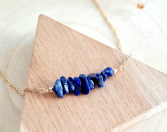 Lapislazuli-Halskette – Roher natürlicher blauer Stein und goldfarbene Edelstahlkette – Geschenk für Frauen