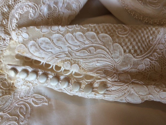 Vintage Long Sleeve Wedding Dress - image 5